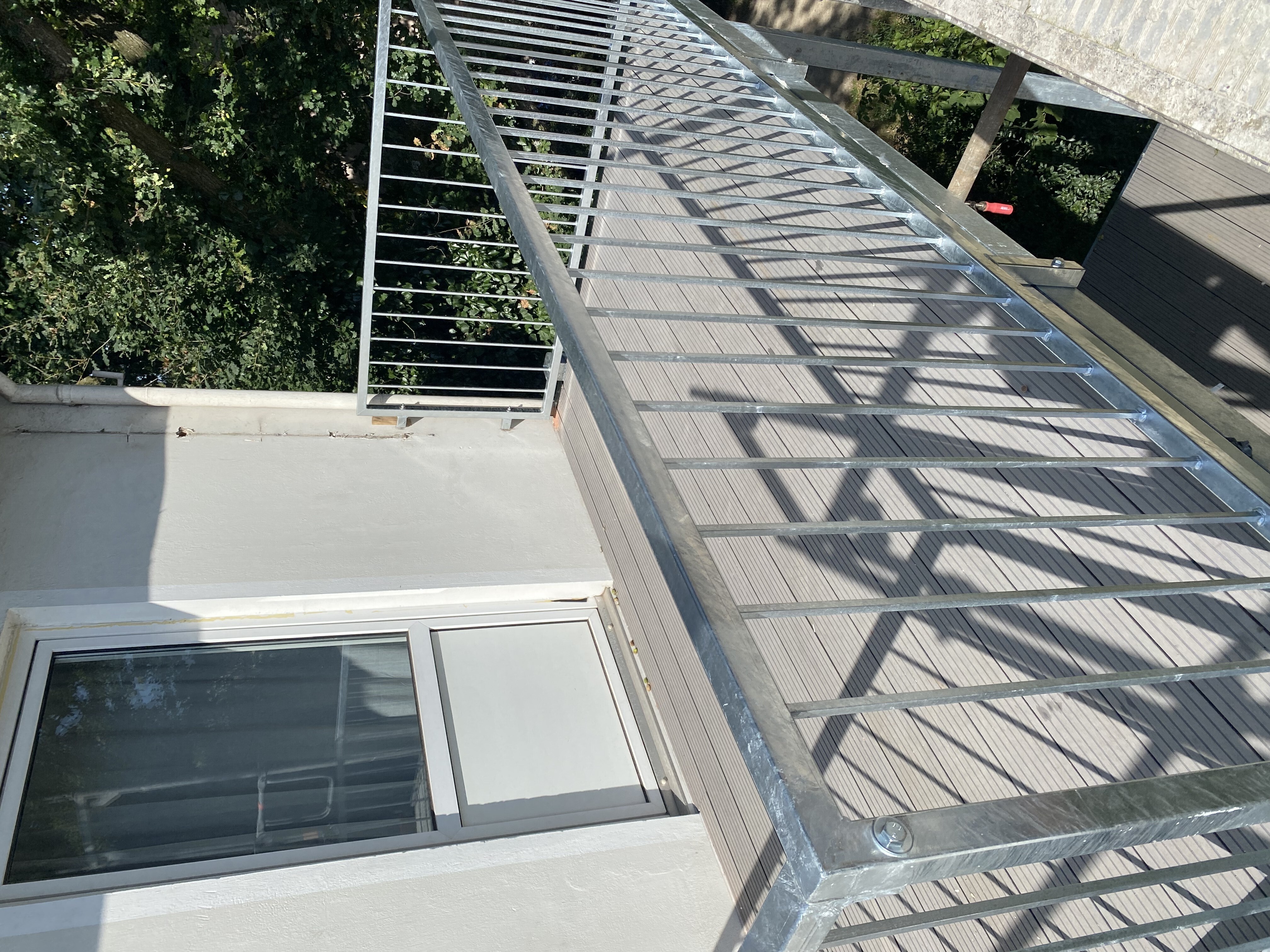 Kompletter Balkon mit Geländer