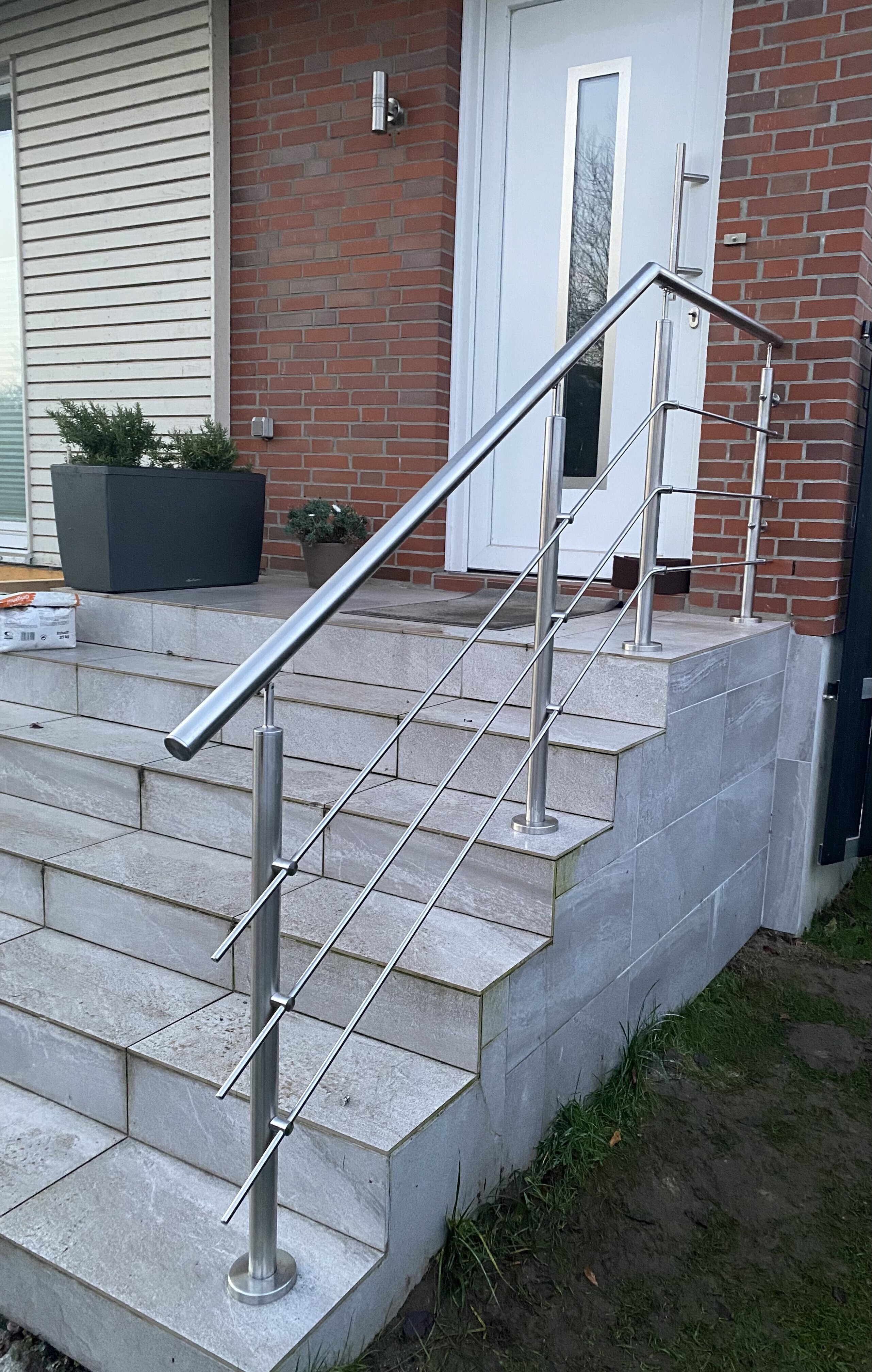 Edelstahl-Handlauf für Außentreppe