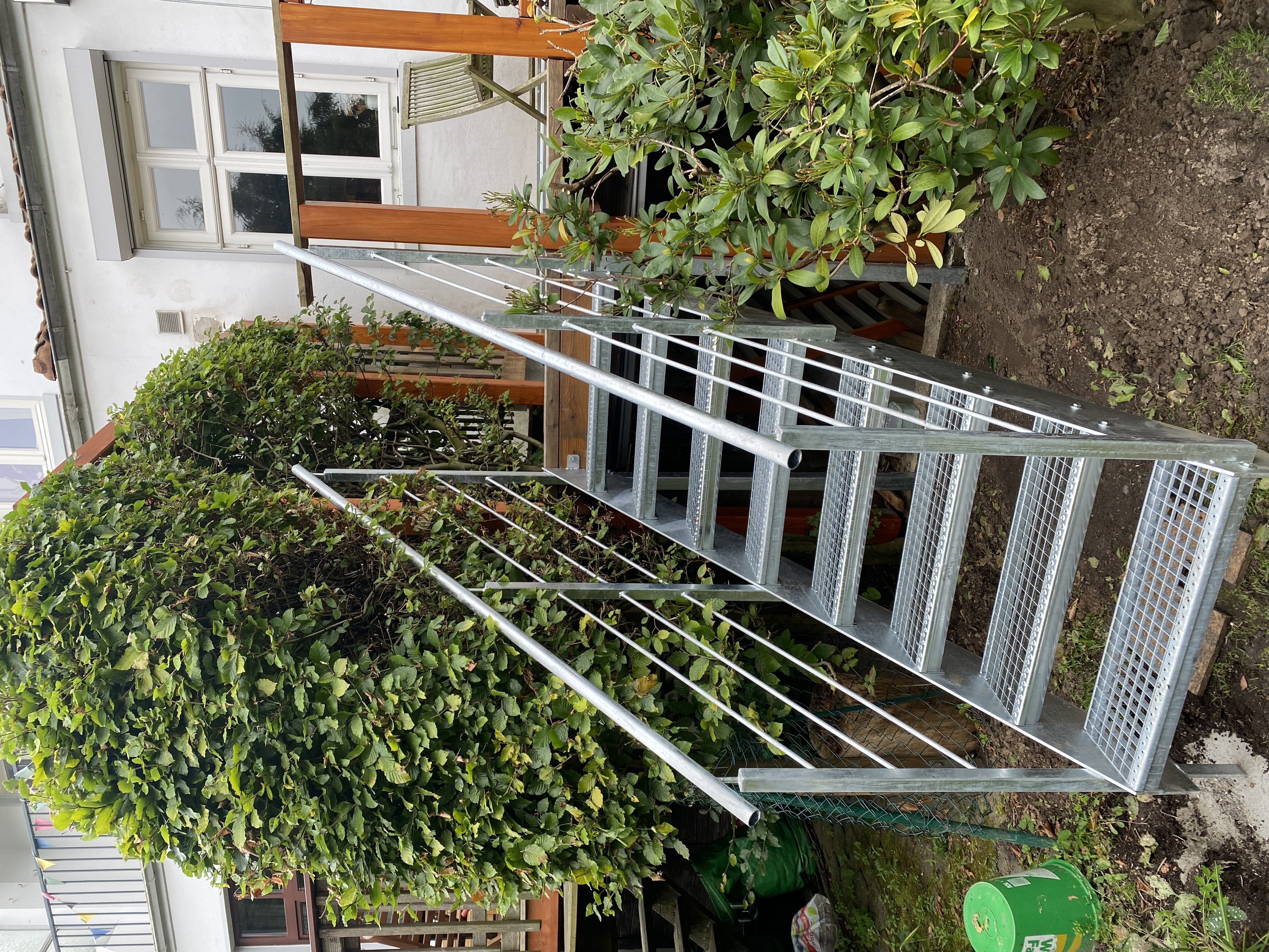 Stahltreppe mit Gitterrost-Stufen - Rademacher Metallbau Bremen