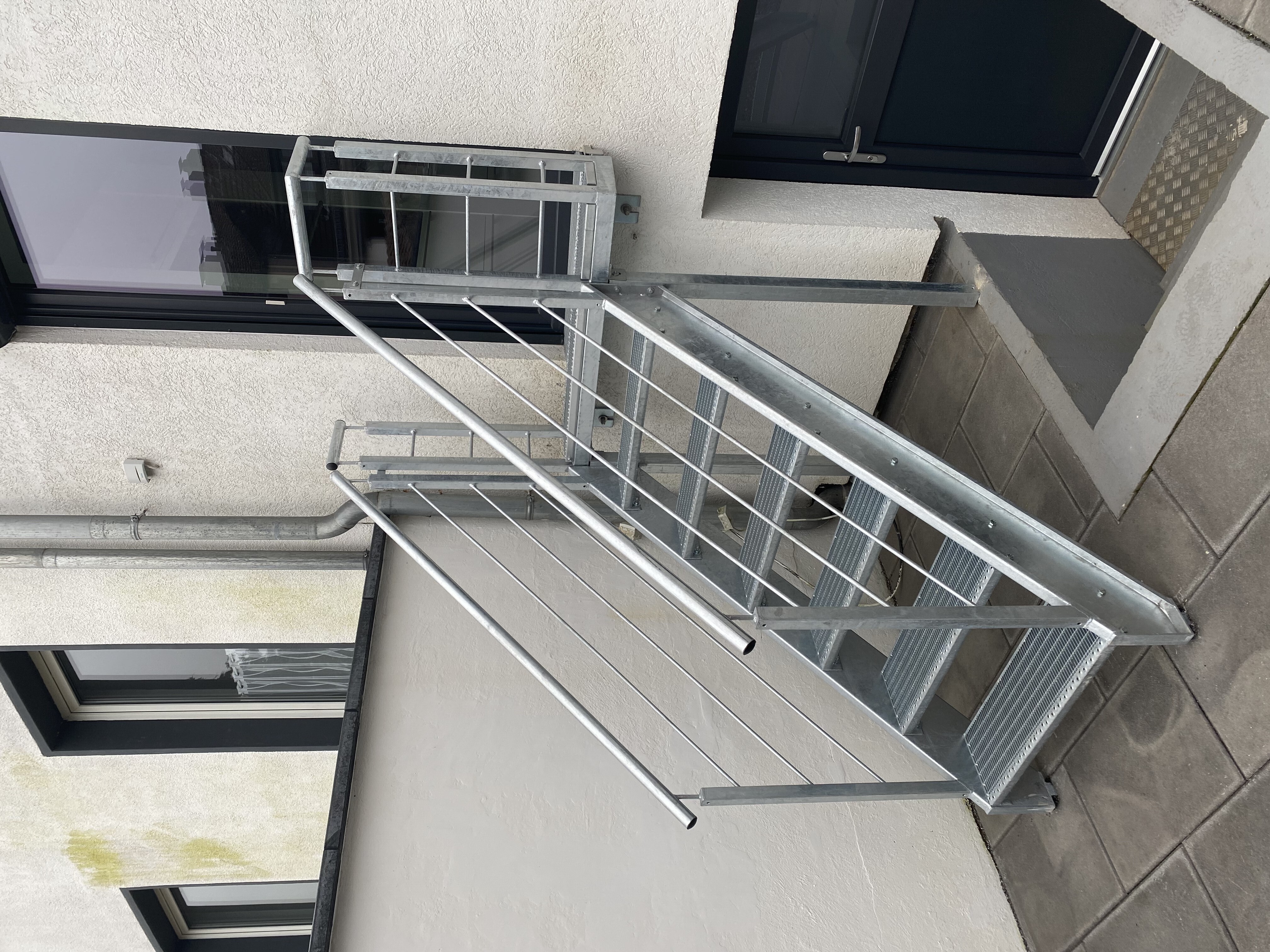 Treppe mit Gitterroststufen