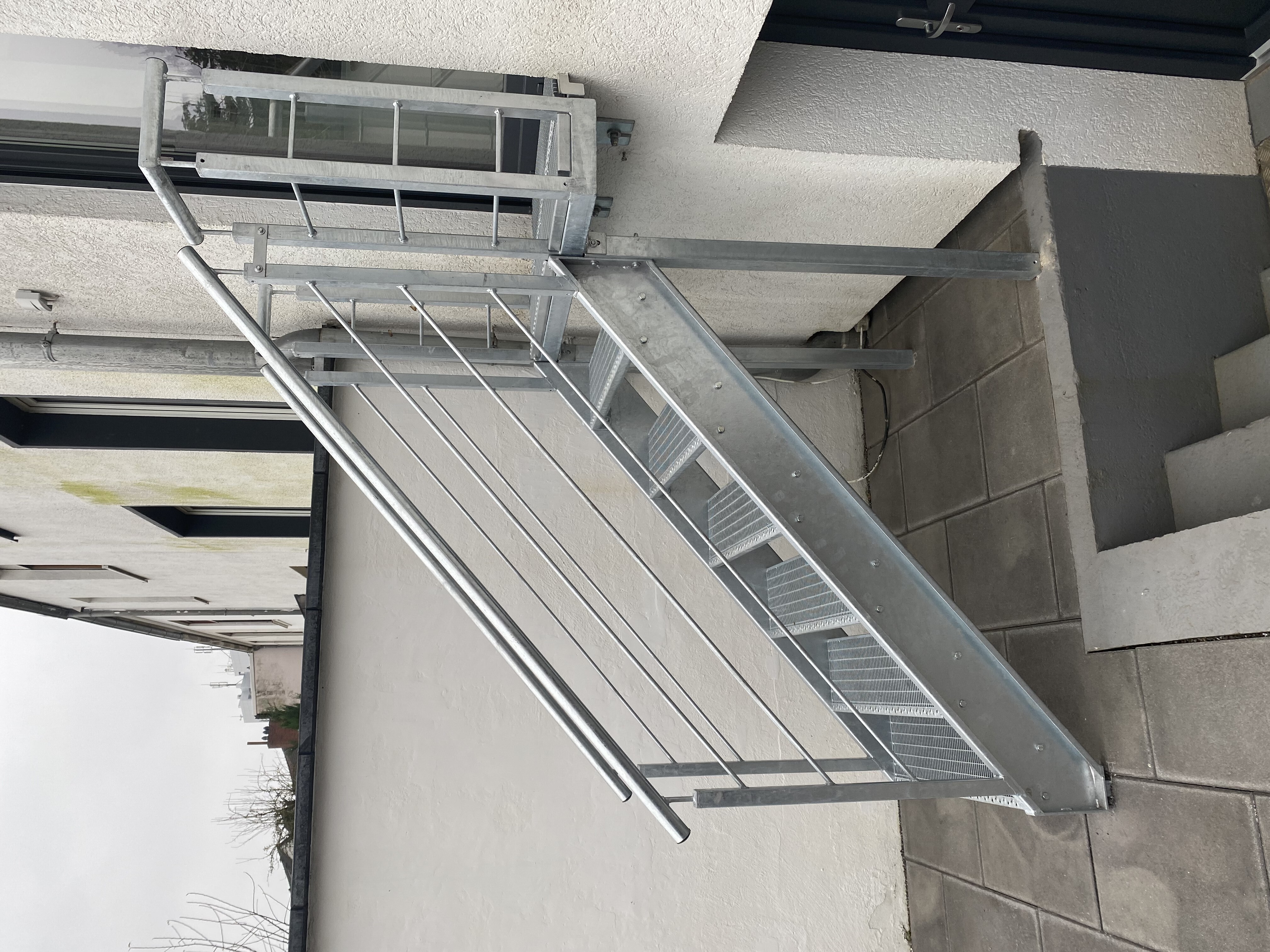 Treppe mit Gitterroststufen